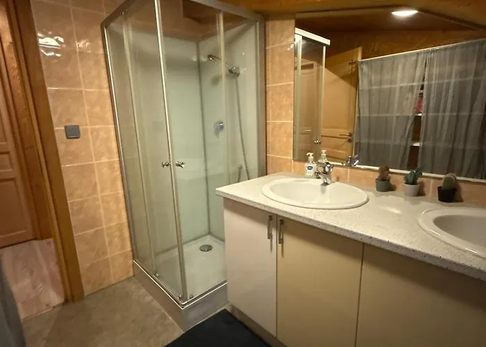 Jusqu A 6 Personnes A *